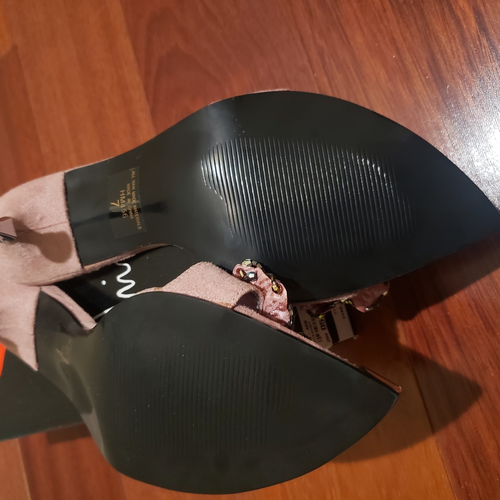 Luichiny Pink Sandals with Chic Design - Picture 5 of 7